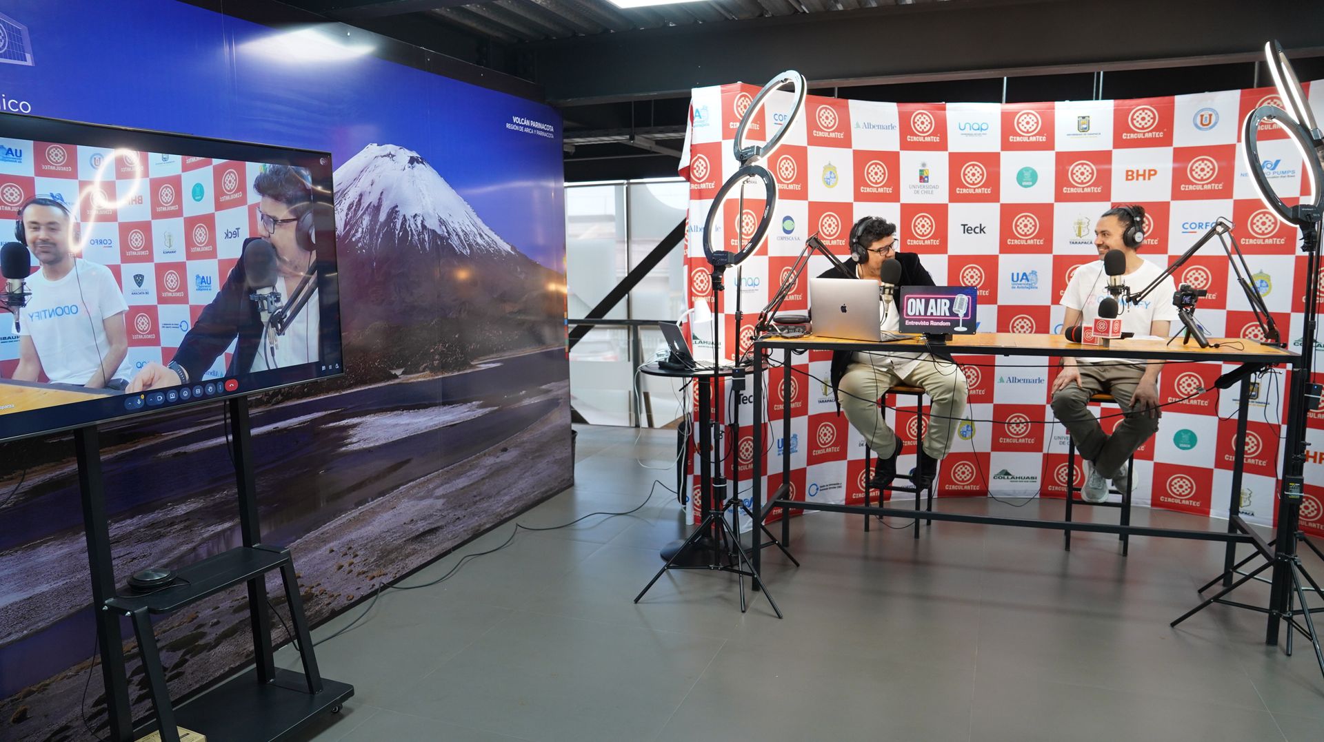 Sala de podcast de Comunicaciones de Andean Labs Ltda.